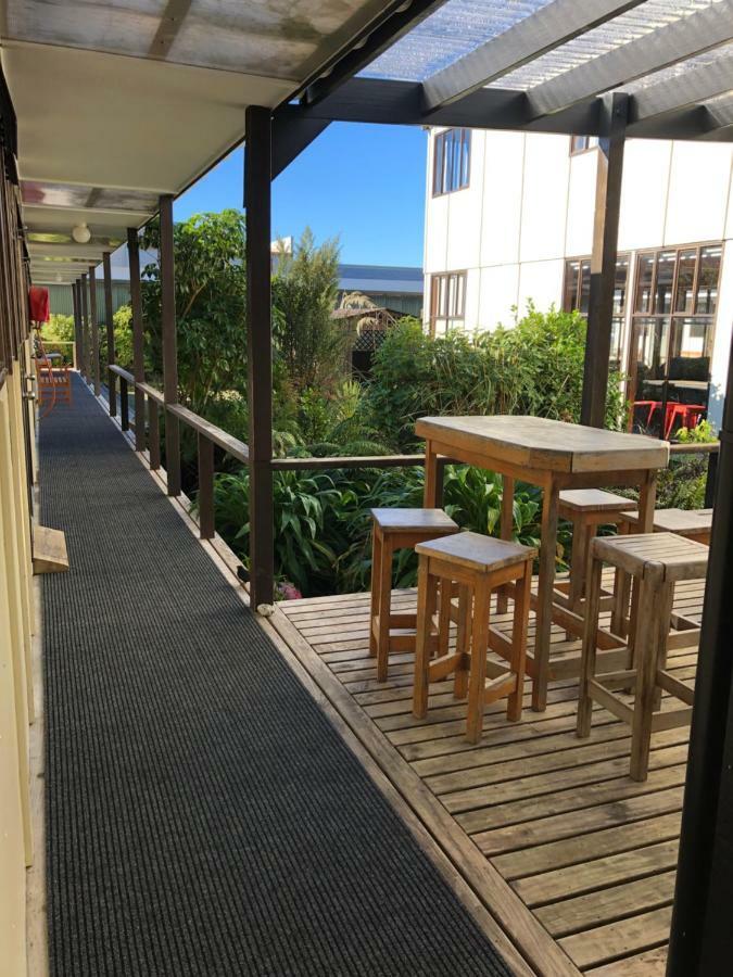 Stewart Island Backpackers Vandrarhem Half-moon Bay Exteriör bild