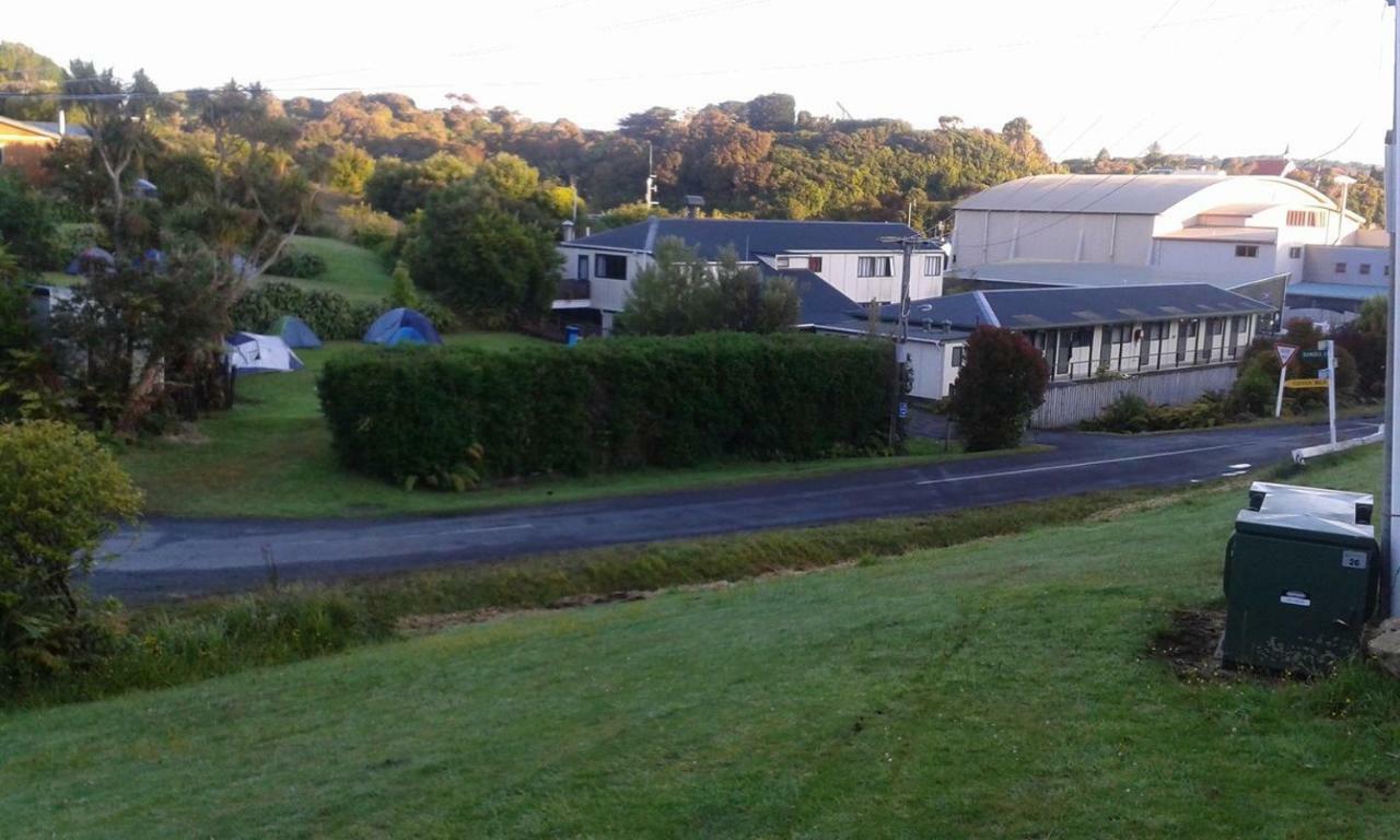 Stewart Island Backpackers Vandrarhem Half-moon Bay Exteriör bild